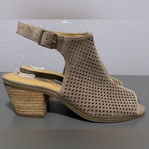 Lucky Brand Bertel Heeled Peep Toe Taupe Perforated Ankle Booties 8.5